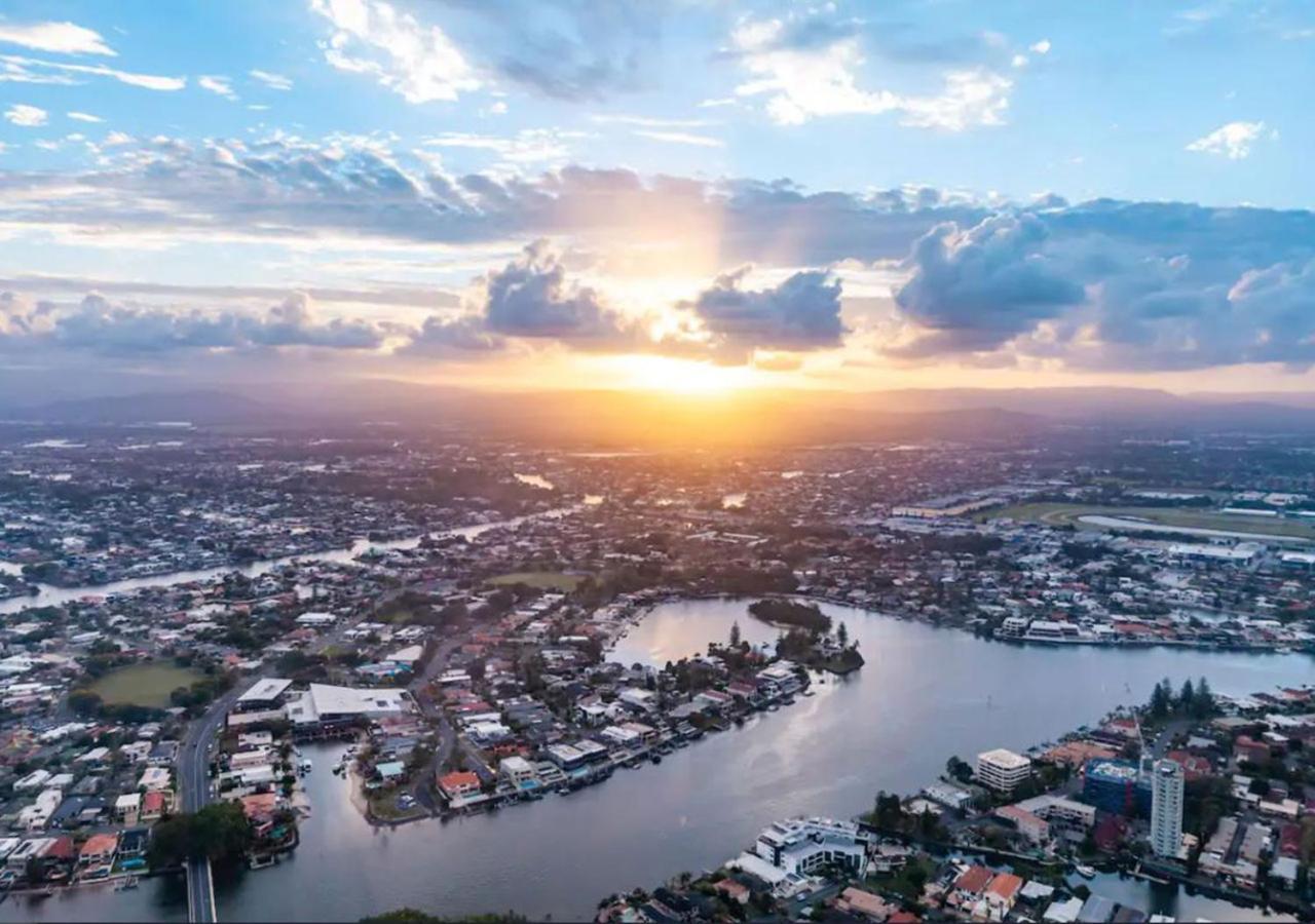 Sofitel Gold Coast Broadbeach Exterior foto Aerial view of the Brisbane River
