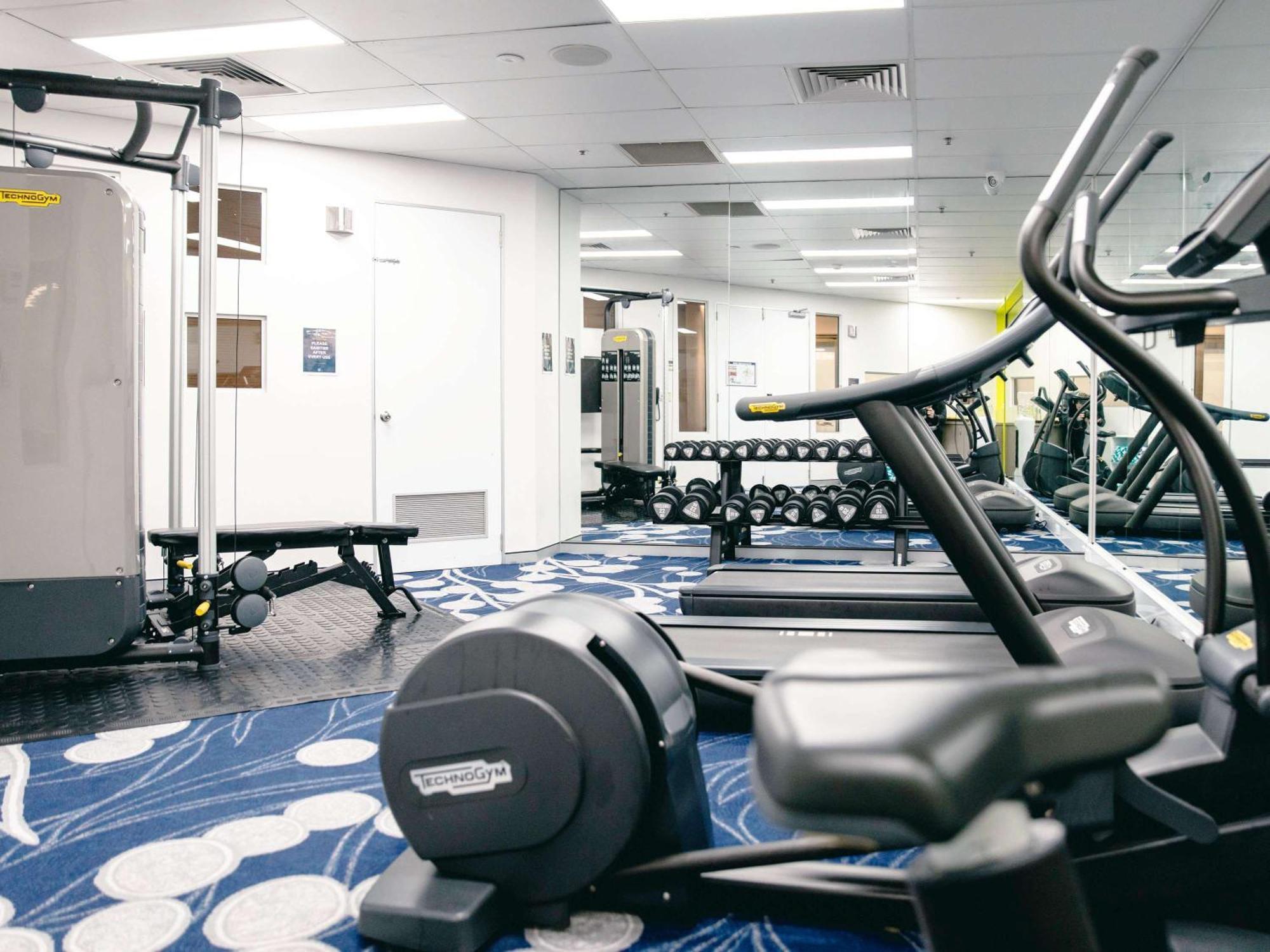 Sofitel Gold Coast Broadbeach Exterior foto The gym at the hotel