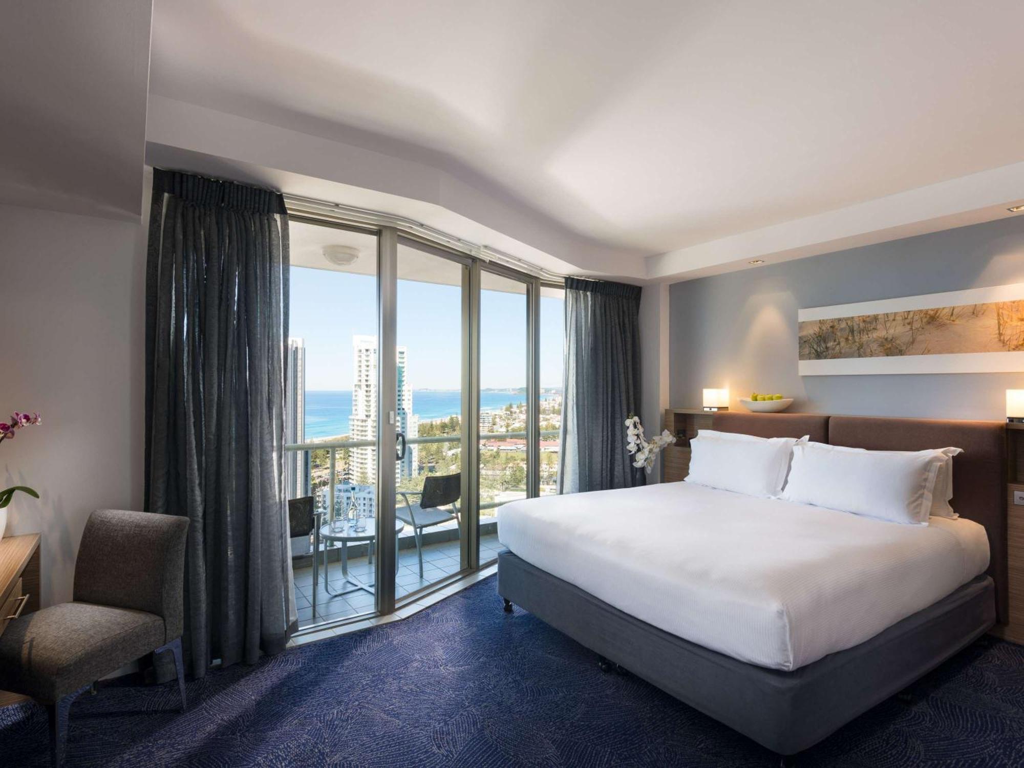 Sofitel Gold Coast Broadbeach Exterior foto A room at the Crowne Plaza Hotel, Terrigal