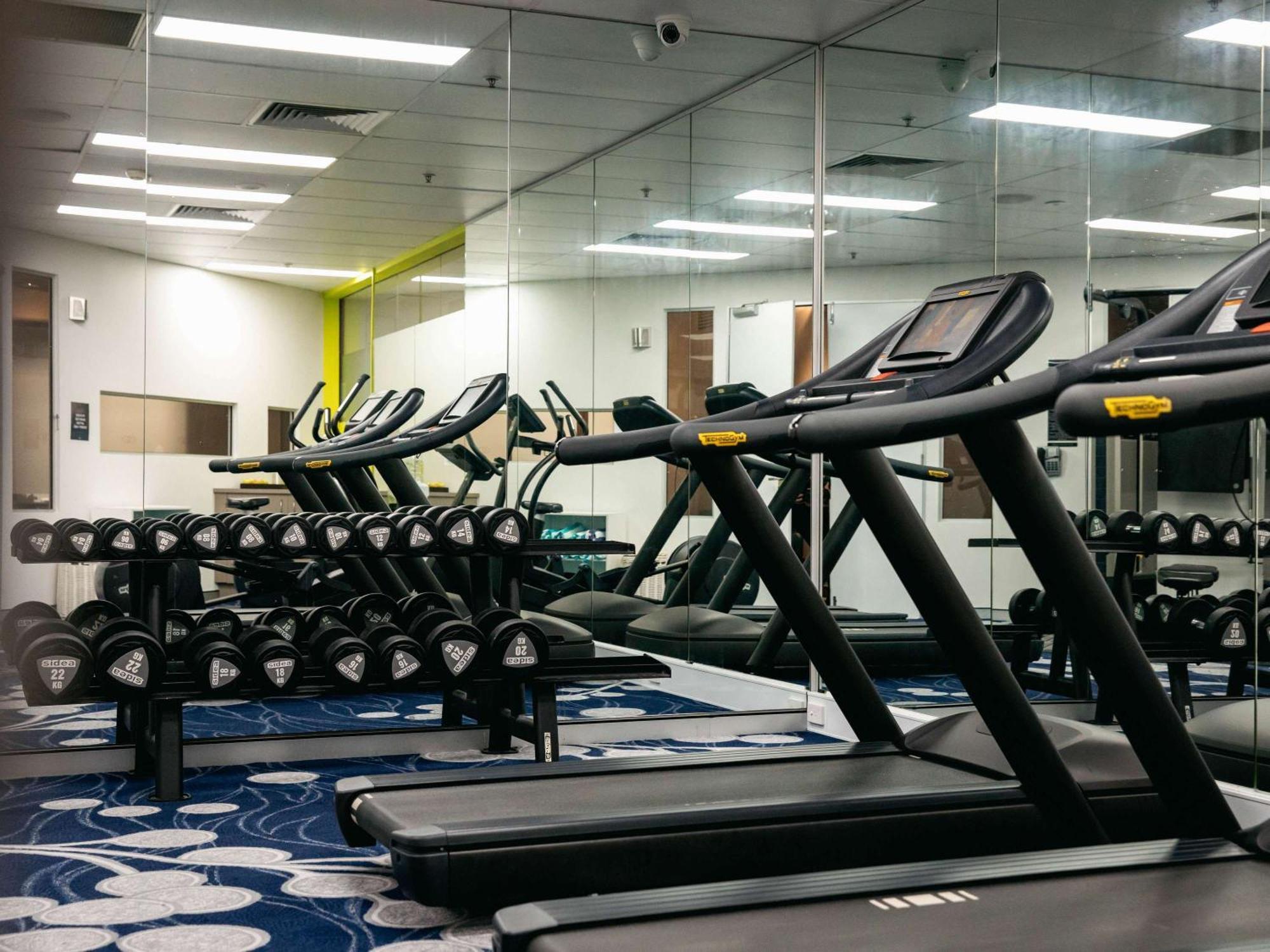 Sofitel Gold Coast Broadbeach Exterior foto The gym at the hotel