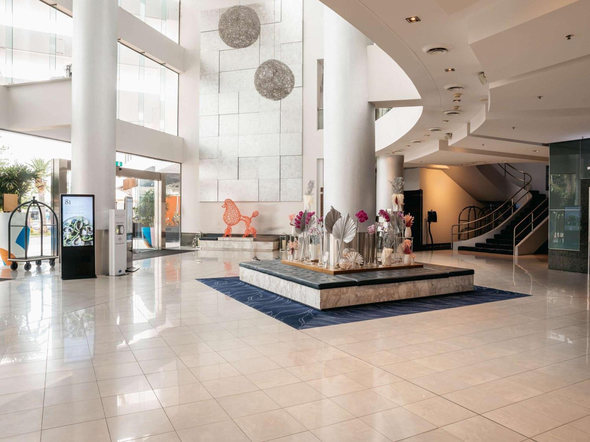 Sofitel Gold Coast Broadbeach Exterior foto Lobby